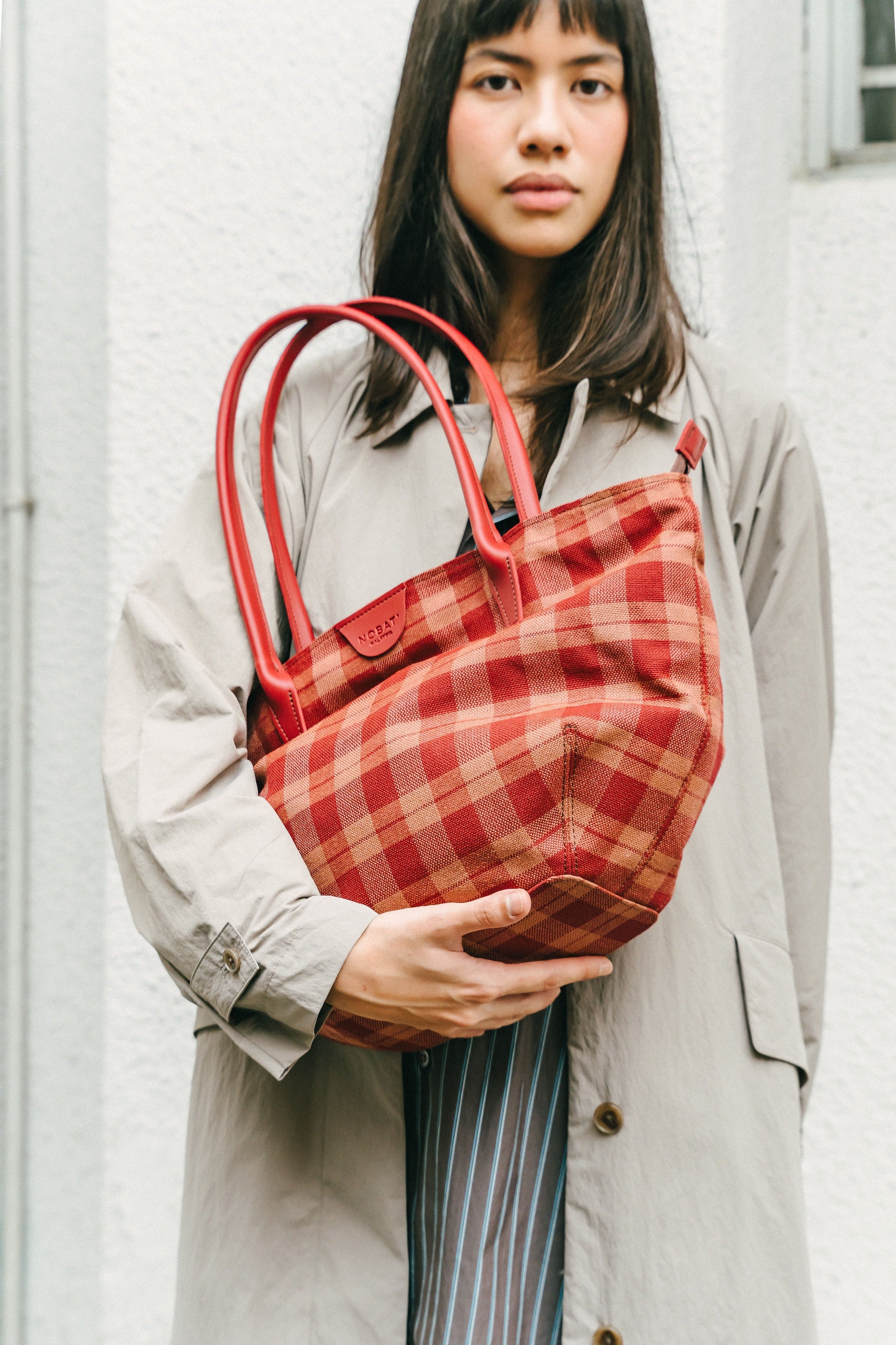 Medium Wavy - Crimson Red