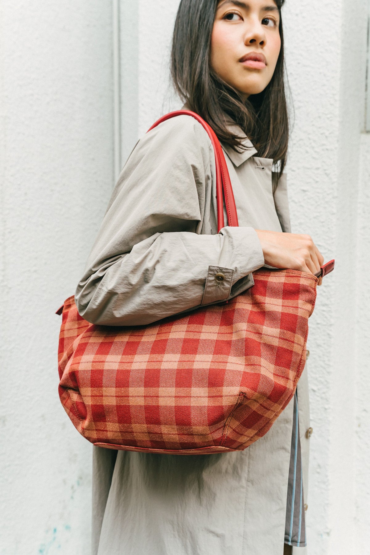 Medium Wavy - Crimson Red